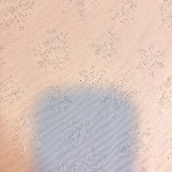 Croft & Barrow pink women’s petite, snowflake design short sleeved blouse - Picture 4 of 4